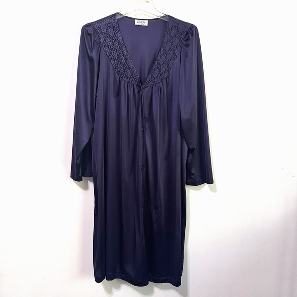 Vanity Fair Gown Robe L Purple Nylon House Coat Button Front Pocket Vintage - Picture 1 of 10